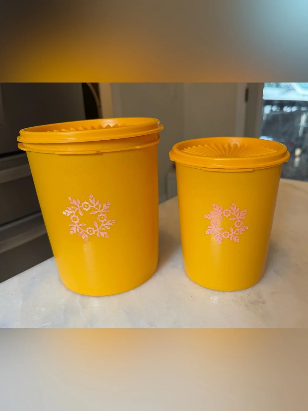 Like New Vintage Tupperware Set of two excellent Condition